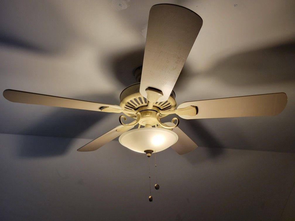 Hampton Bay Ceiling Fan with Light