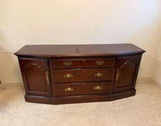 China cabinet / dinning room furniture