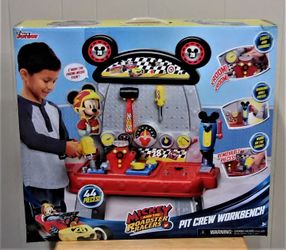 BRAND NEW UNOPENED - DISNEY JUNIOR MICKEY & THE ROADSTER RACERS PIT