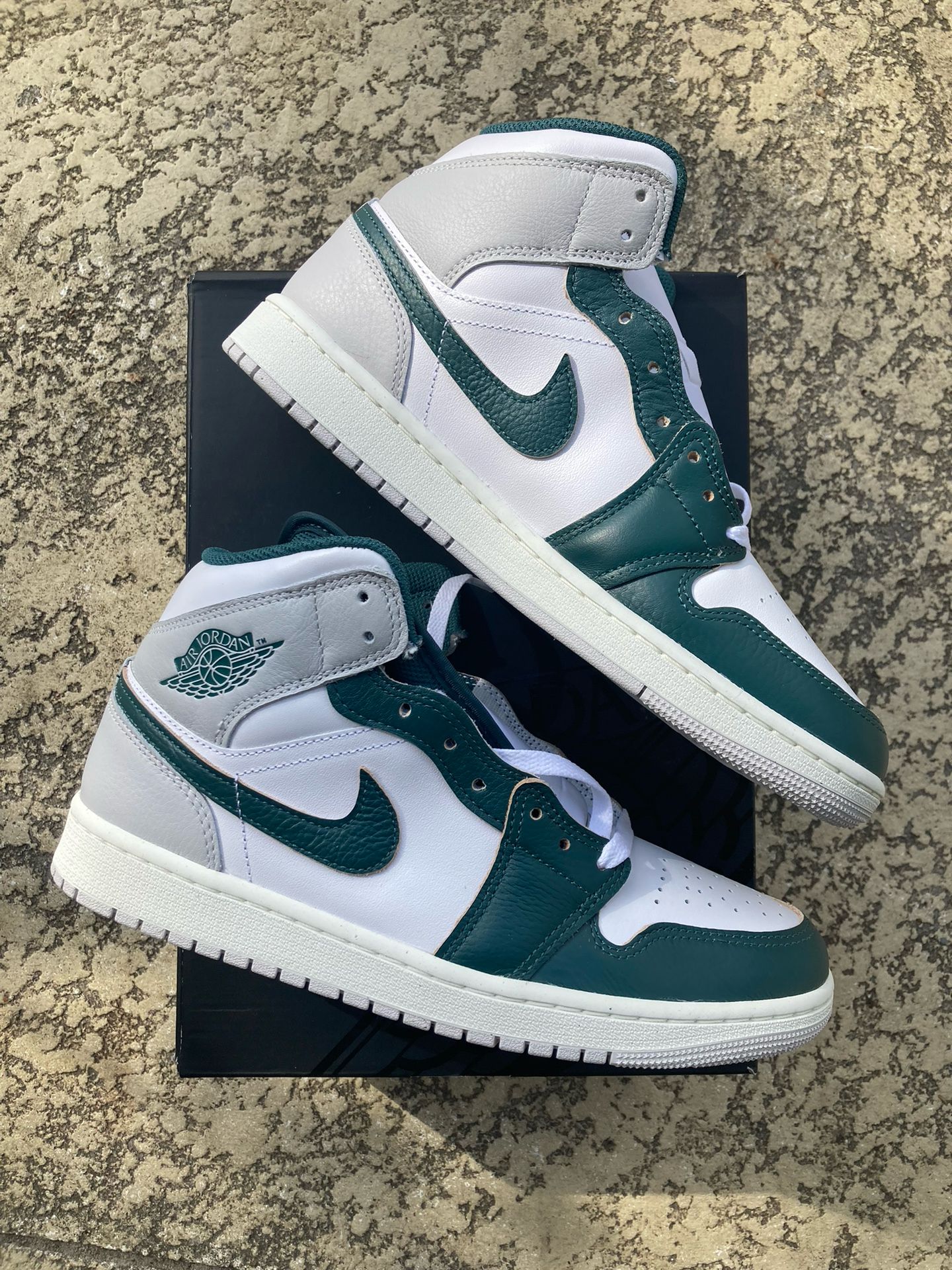 Brand New Air Jordan One Mid Se. Men’s Size 9.5.