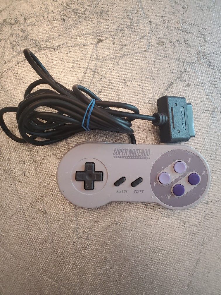 Super Nintendo video game system SNS-005 OEM SNES Original Controller - Gray
Tested and working