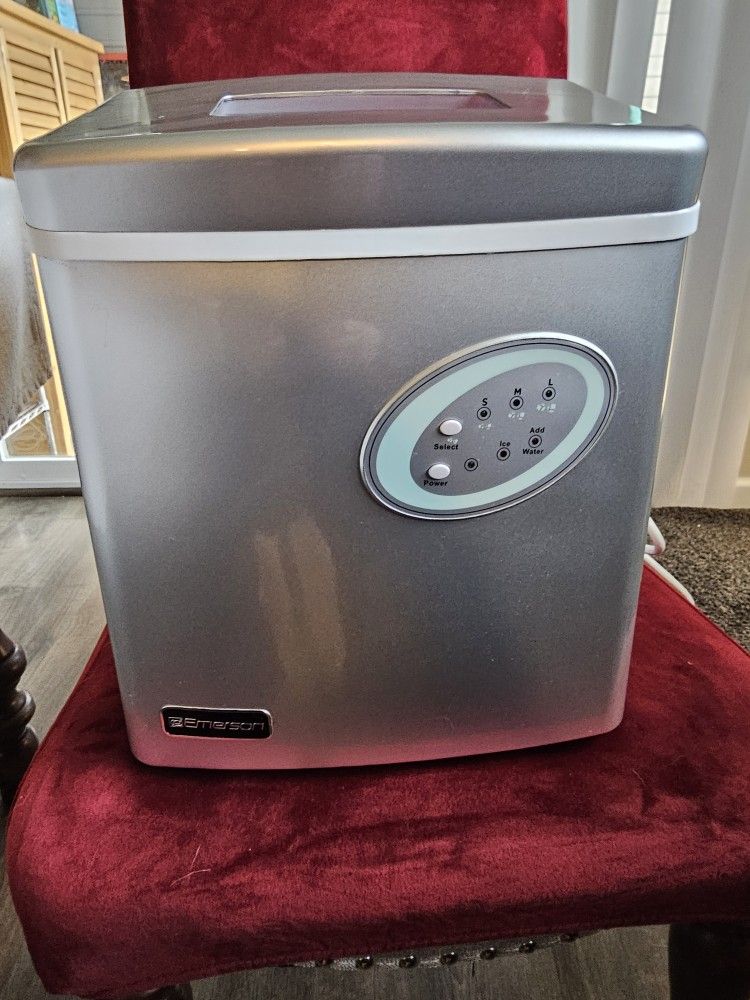 Emerson IM90T Portable Countertop 26 lbs Ice Maker Refrigerator.🔥