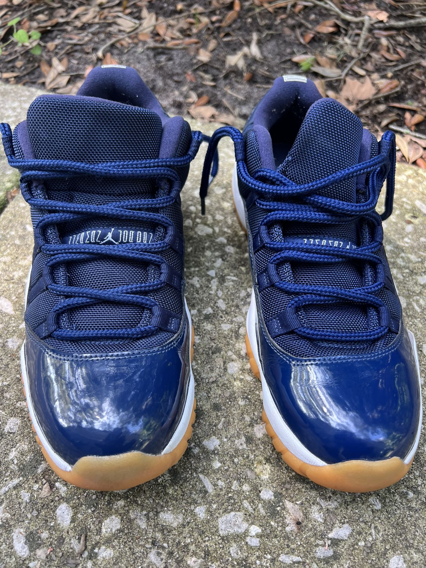 Jordan 11 Navy blue gum, size 10