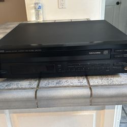 Yamaha Compact Disc Player CDC-675 - Five Disc CD Player
