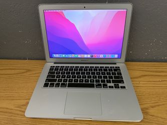 Macbook Air 13 nches- MacOS Monterey