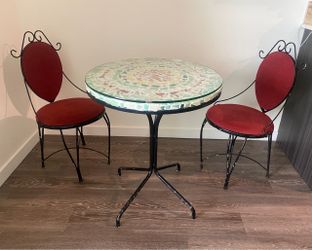 Table + chairs