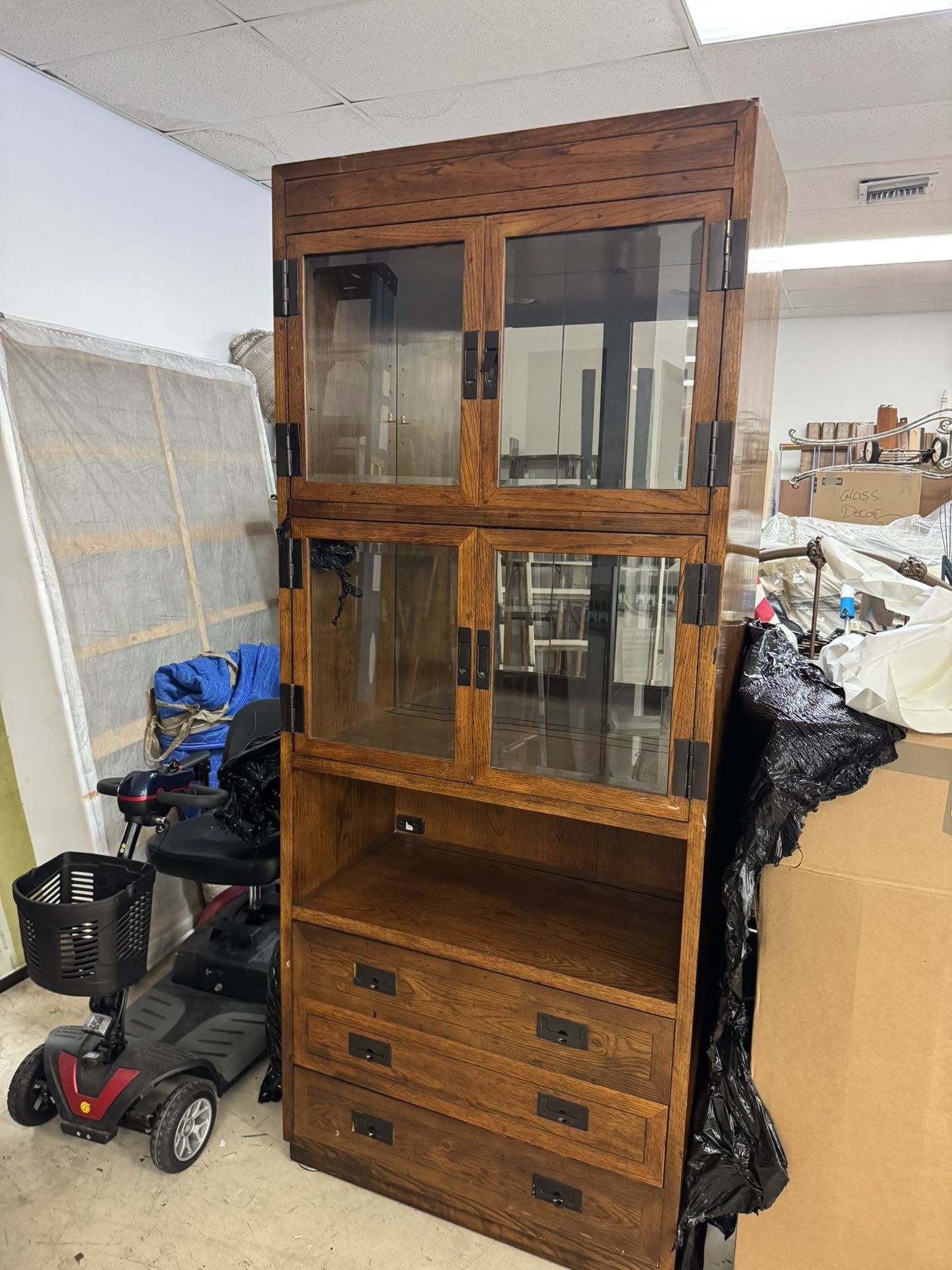 Henredon Mid Century Oak Campaign Bookcase Curio Cabinet 35” x 18” x 84” Retail: $950.