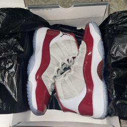 Air Jordan 11 Retro (GS) Size 5Y 