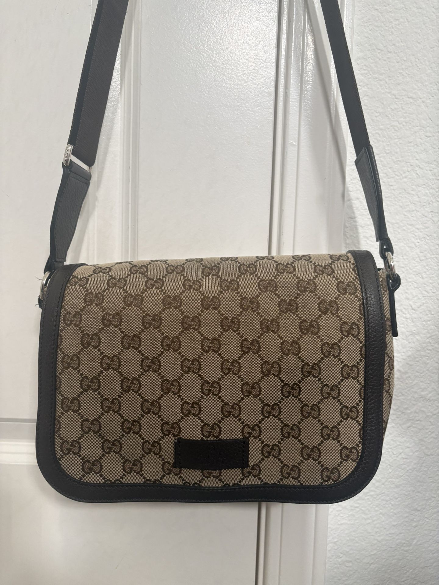 Gucci Men’s Messenger Bag Authentic With Serial Code