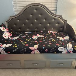 Daybed With Trundle And Dresser With Mirror