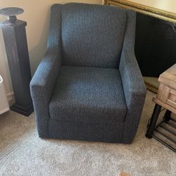 Swivel Captain Chair 