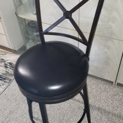 2x Iron Swivel Stools
