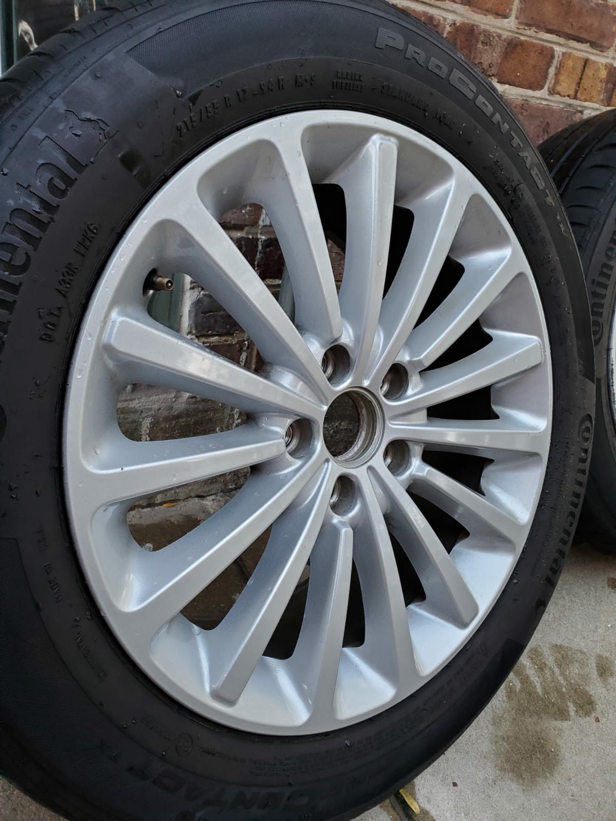 Volkswagen Passat 2016 Original 17" wheels