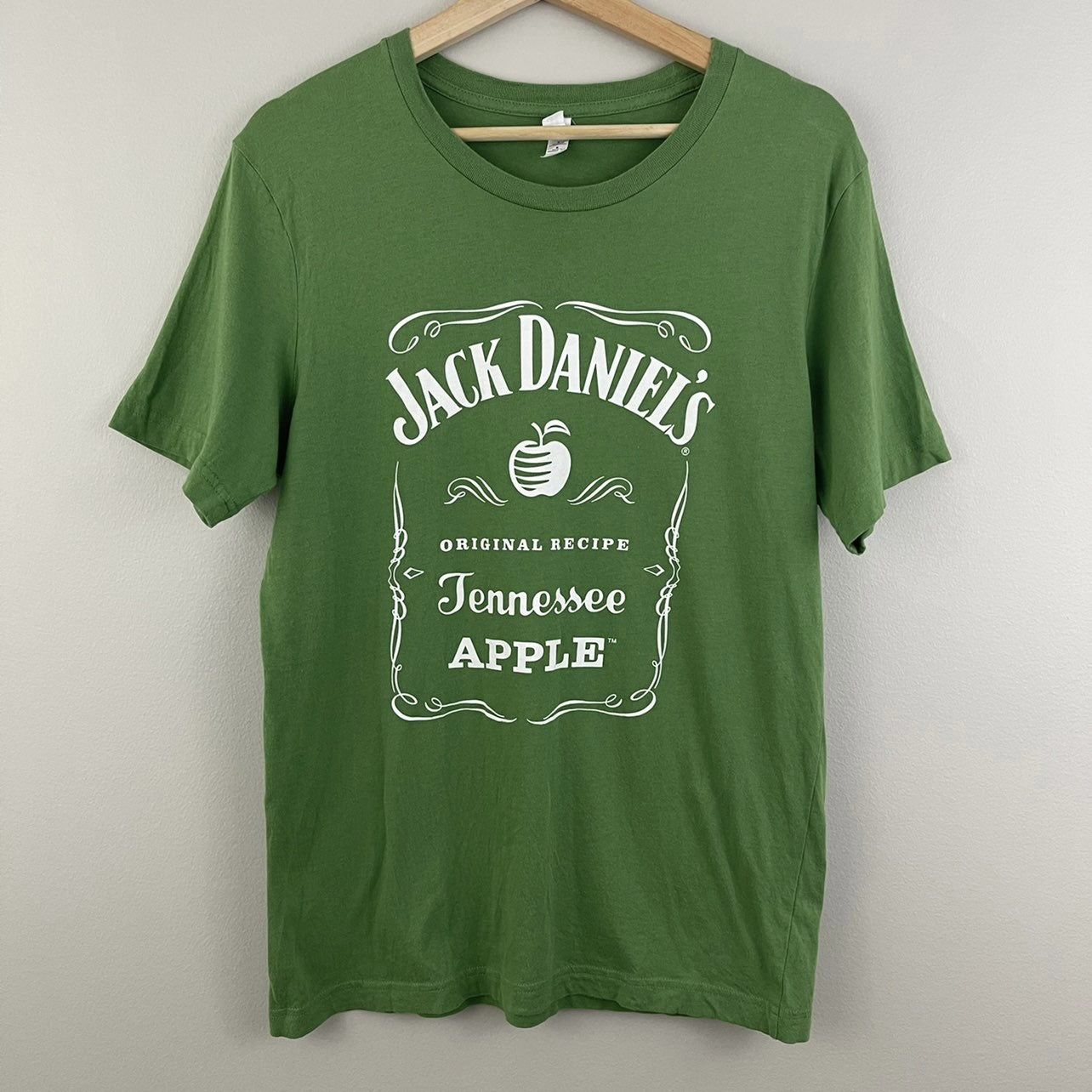 JACK DANIELS Green White Tennessee Apple Graphic Tee
