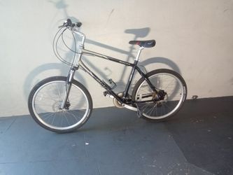 BICYCLE GIANT 21 SPEED SIZE 26 BRAND NEW