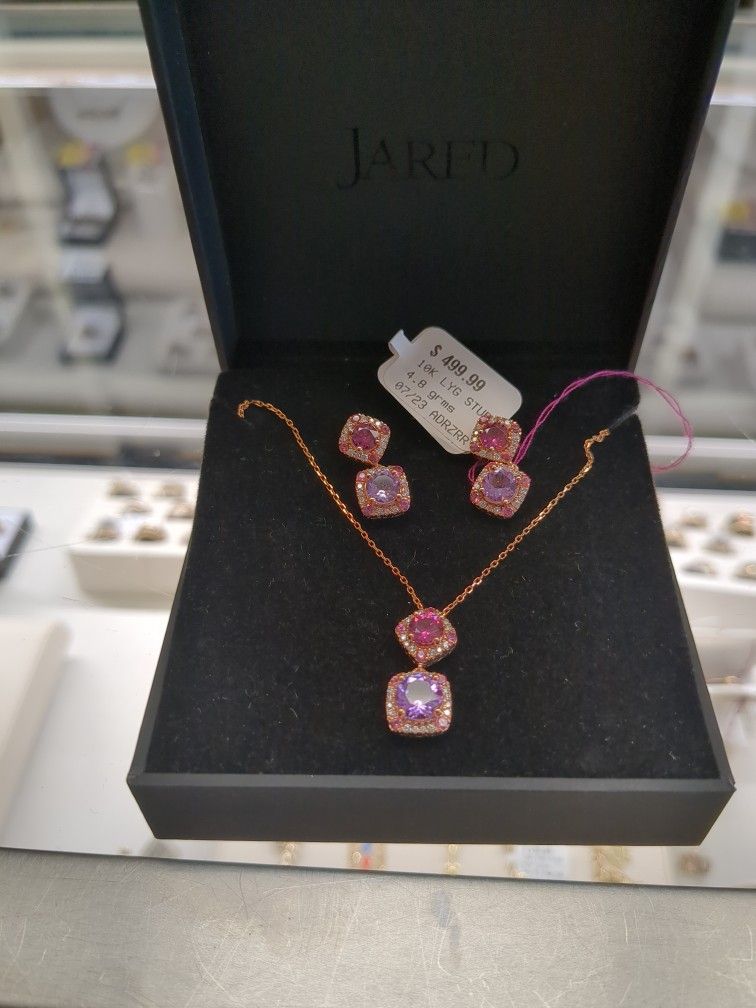 10k Gold Necklace 3.6 Grams 10k Gold Earrings 4.8 Grams $500 If You Are Interested Please Ask For Maribel Thank You
