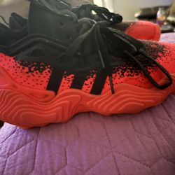 Kids Adidas shoes Size 4 1/2