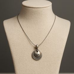 Silver-Tone Pendant Necklace – Adjustable Cable Chain – Minimalist Style
