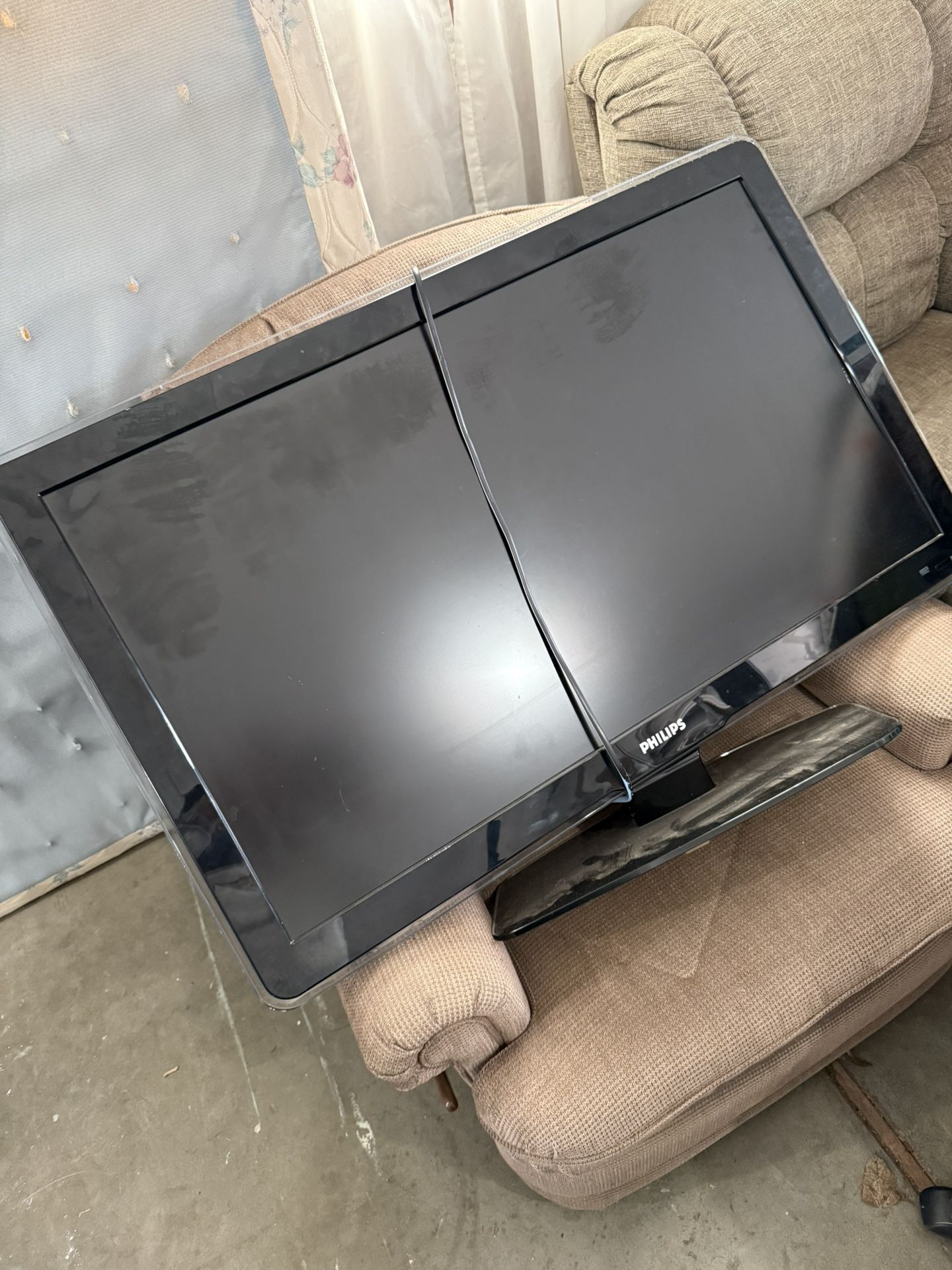 45 inches Philips TV