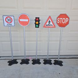Kiddie Play Street Signs & Working Traffic Light 