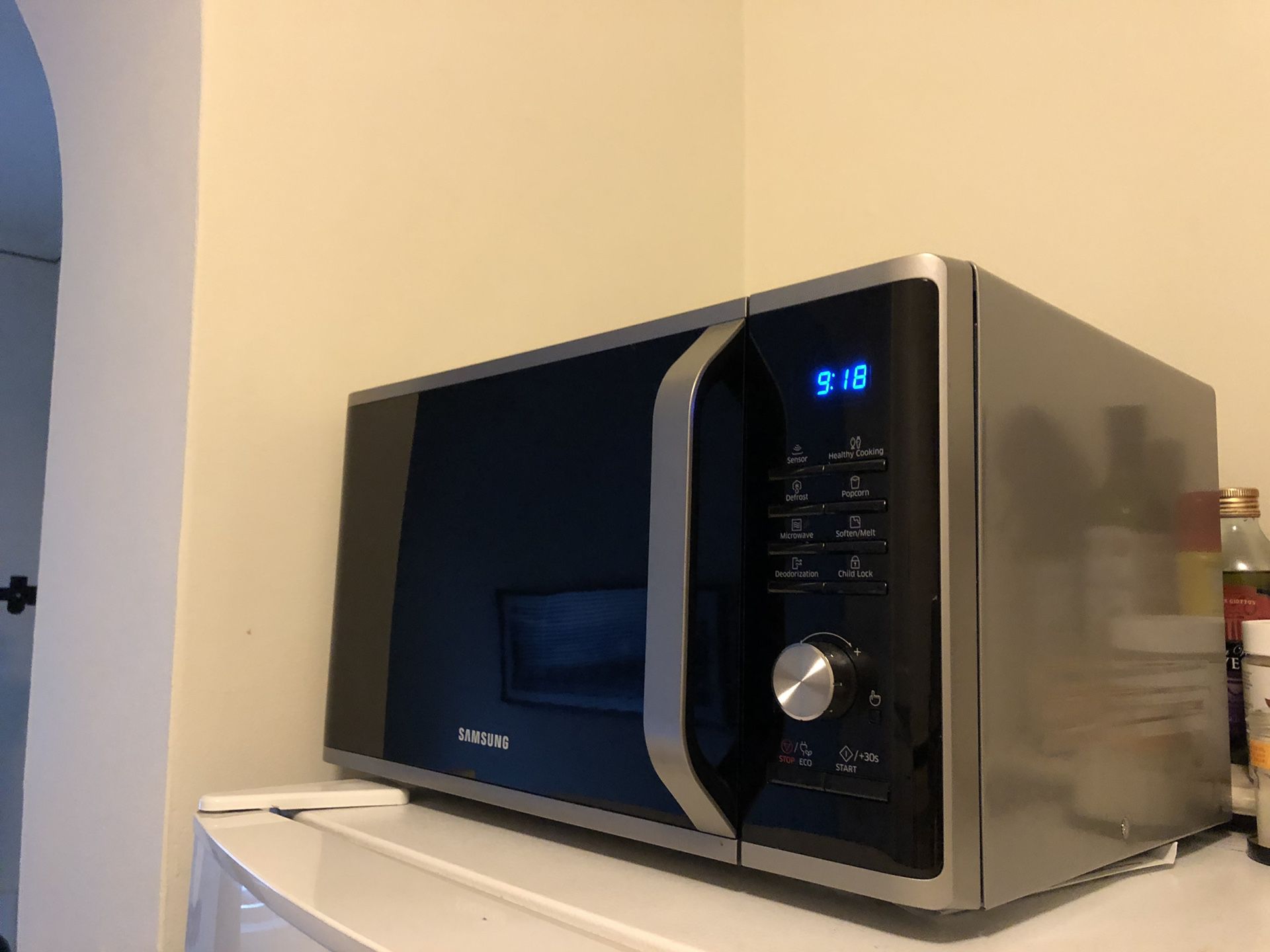 Samsung Microwave in brand new condition!