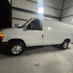 2011 Ford E-350