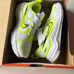 Nike Cosmic Runner Shoes 1Y