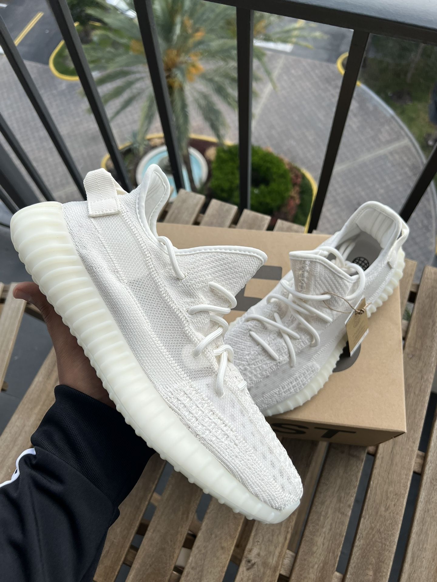 Yeezy 350 V2 Bone Size 10