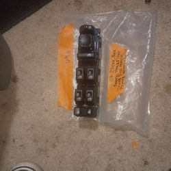 03-07 Driver Side Master Power Window  Swtich