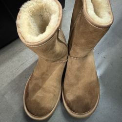 Ugg Girl Size 5 Used