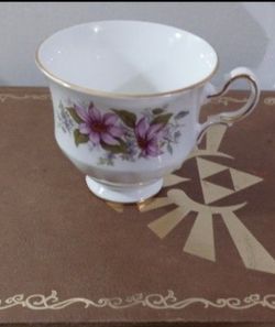 QUEEN ANNE - BONE CHINA PORCELAIN - TEA / COFFEE  CUP