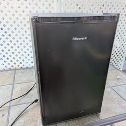 Hisense 2.7 Cu Ft Single Door Mini Fridge