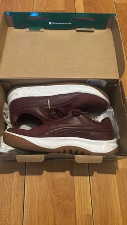 Puma Low-Top Sneakers in Burgundy Leather