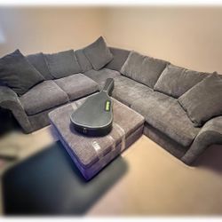 Macy’s Jonathan Louis Sleeper Sectional w/ Ottoman – Excellent Condition