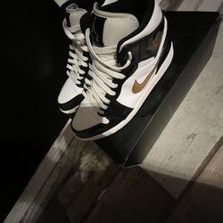 High Top Jordan Black White And Gold!