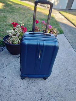 Carry on luggage spinner  Traveler's Choice spinner