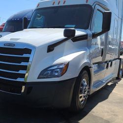 2018 FREIGHTLINER CUMMINS ( LEASE TRANSFER OPTION)