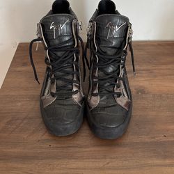 Giuseppe Designer Shoe Sz 42 ( Us Sz 8 )