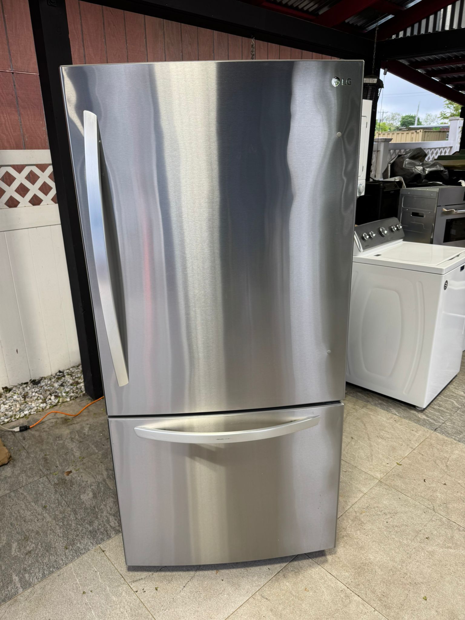 LG refrigerator 33 x 69 Almost new