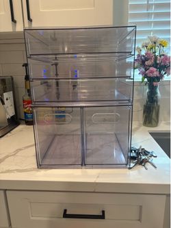 Acrylic containers