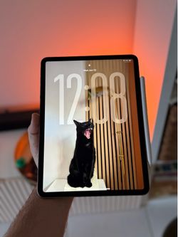 iPad Pro 11" 4th Gen - M2 + Apple Pencil 2nd gen and Smart Folio- FULL PERFECT CONDITION