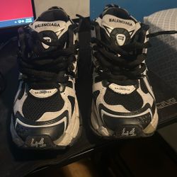 Balenciaga Runners [41]