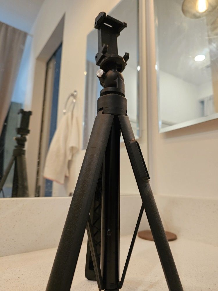 Selfie Stuck Tripod $10$
