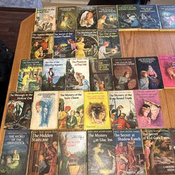 Nancy Drew Mystery Series lot of 34 Vintage books Carolyn Keene Set Numbers are #1-6,8,12-14,16,17,19,20,21,23,24,26-28, 32,36,38,39-44,47,48,51, 2 gr