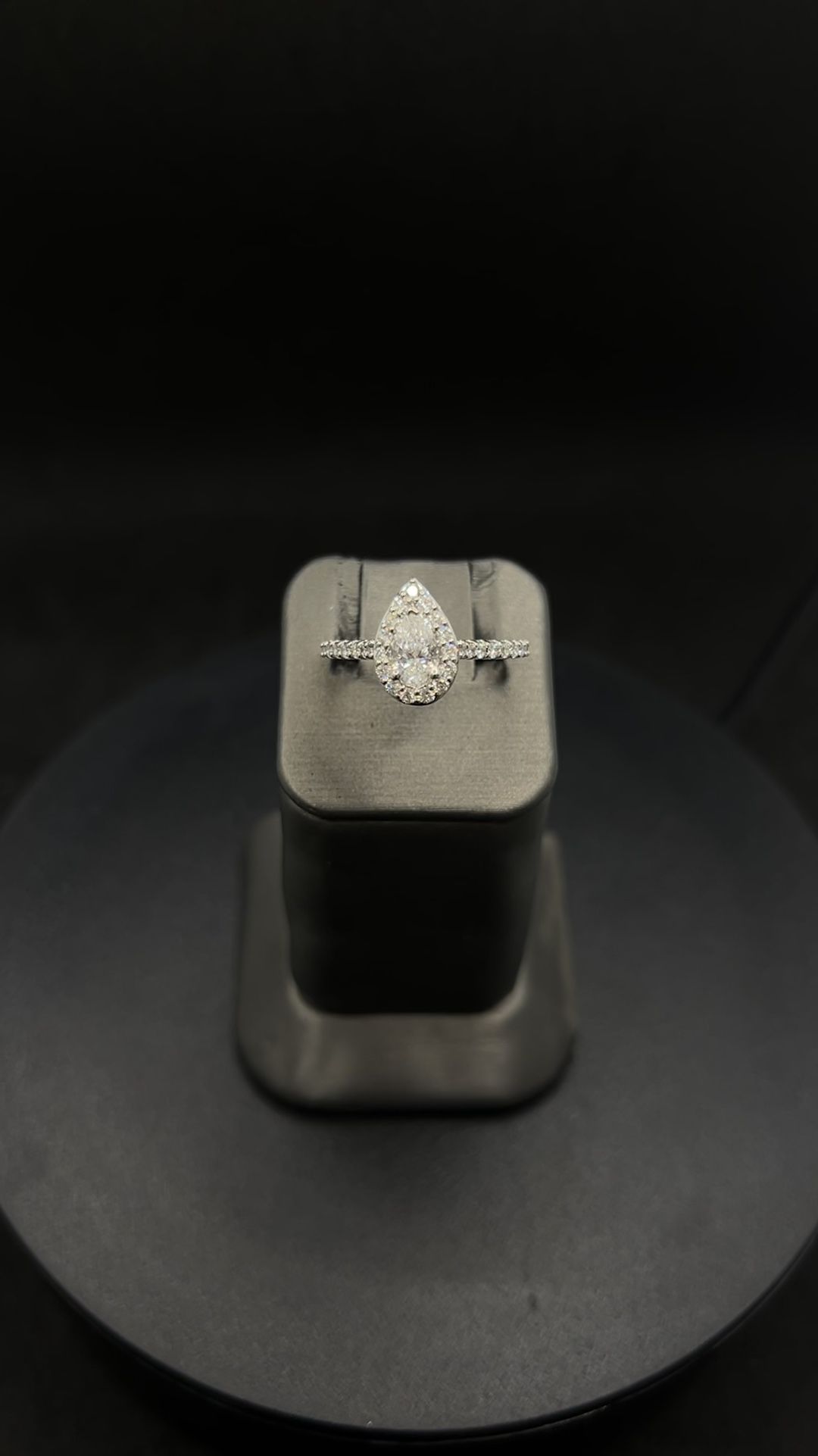 Pear 1CT 14kw Lab grown Engagement Ring 