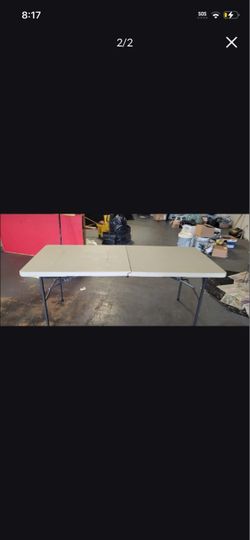 Folding table