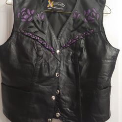 Xelement XS125077 Women's Black Leather Biker Vest /Rose Inlay and Braid SZ M