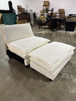 White Chaise Lounge! With Removable Ottoman!