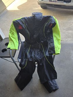 Womens Rain Suit Size Large 20.00