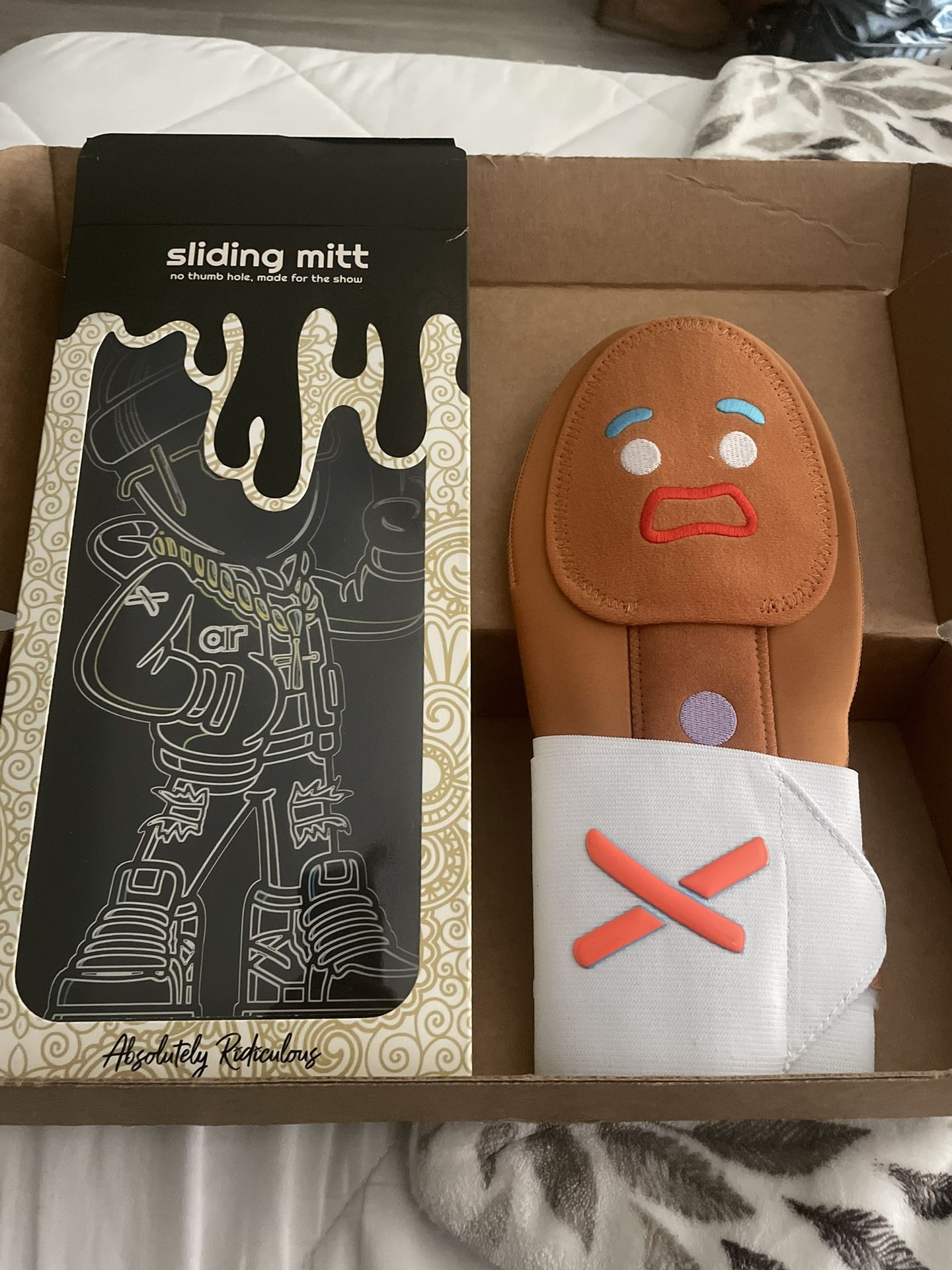 Absolutely ridiculous Sliding mitt ARIA Gingerbread man